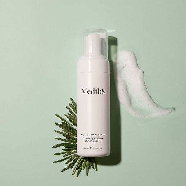 Очищающая пенка для жирной и проблемной кожи Medik8 Clarifying Foam 150 ml 000017 фото