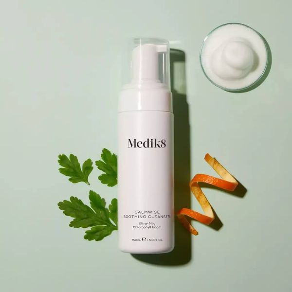 Мягкая очистительная пенка для чувствительной кожи Medik8 Calmwise Soothing Cleanser 150 ml 000019 фото